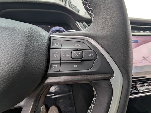 New 2025 Jeep Grand Cherokee Limited w/ Black Appearance Package image 20