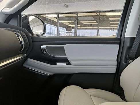 Used 2025 Ford Expedition Max Platinum w/ Driver's Package image 27