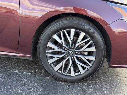 Used 2025 Nissan Altima 2.5 SV image 17