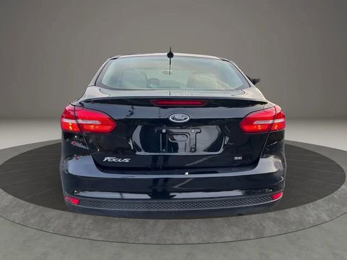 Used 2018 Ford Focus SE w/ Cold Weather Package image 11