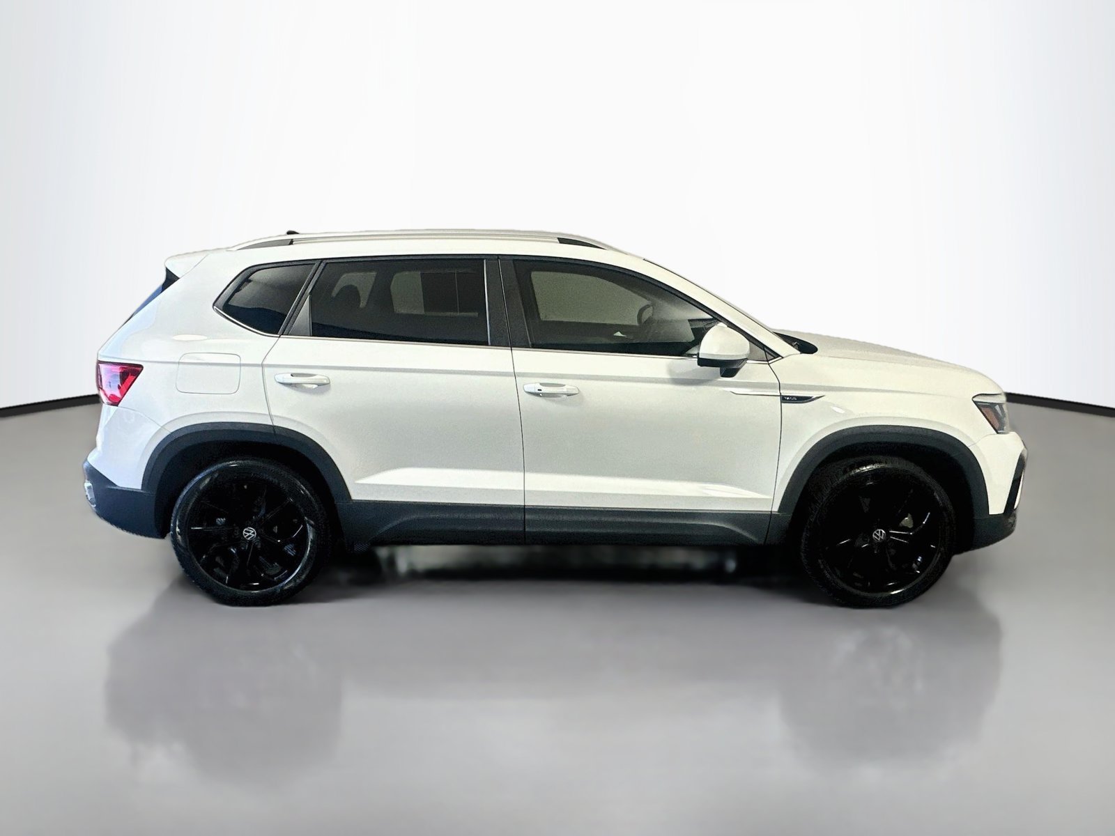 Used 2023 Volkswagen Taos SE w/ Black Wheel Package FWD image 8