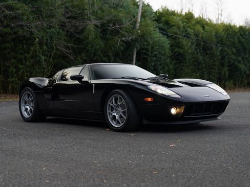 Used 2005 Ford GT RWD image 12