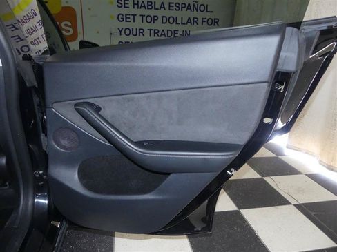 Used 2022 Tesla Model Y Long Range AWD/4WD image 25