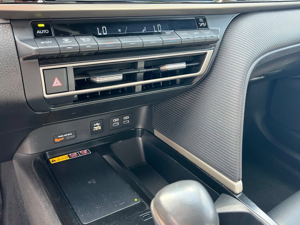 Used 2025 Toyota Camry SE FWD image 23
