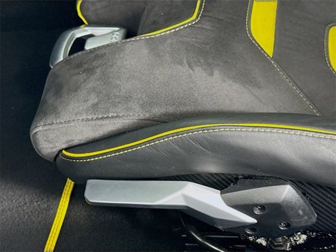 Used 2020 Lamborghini Huracan EVO image 21