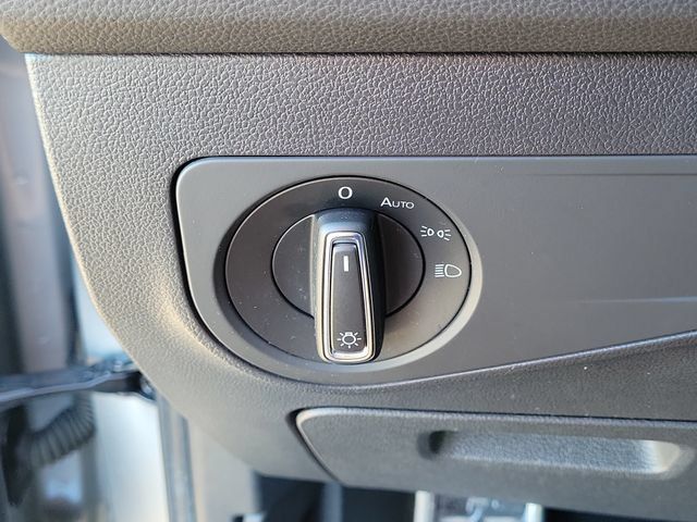 Certified 2022 Volkswagen Tiguan SE R-Line FWD image 30