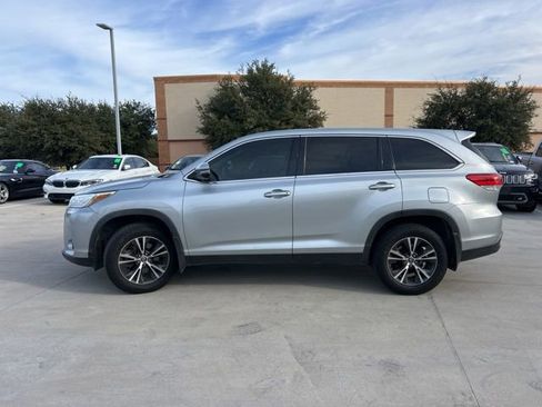 Used 2019 Toyota Highlander LE image 5