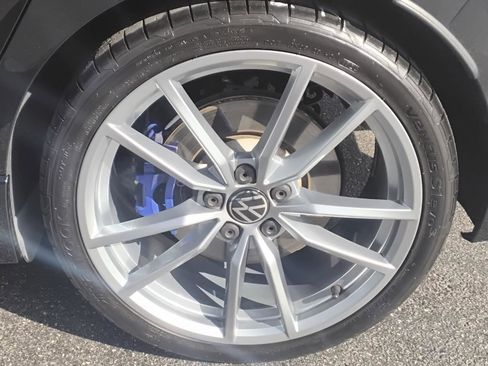 Used 2024 Volkswagen Golf R image 13