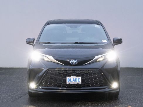 Used 2021 Toyota Sienna XSE image 22