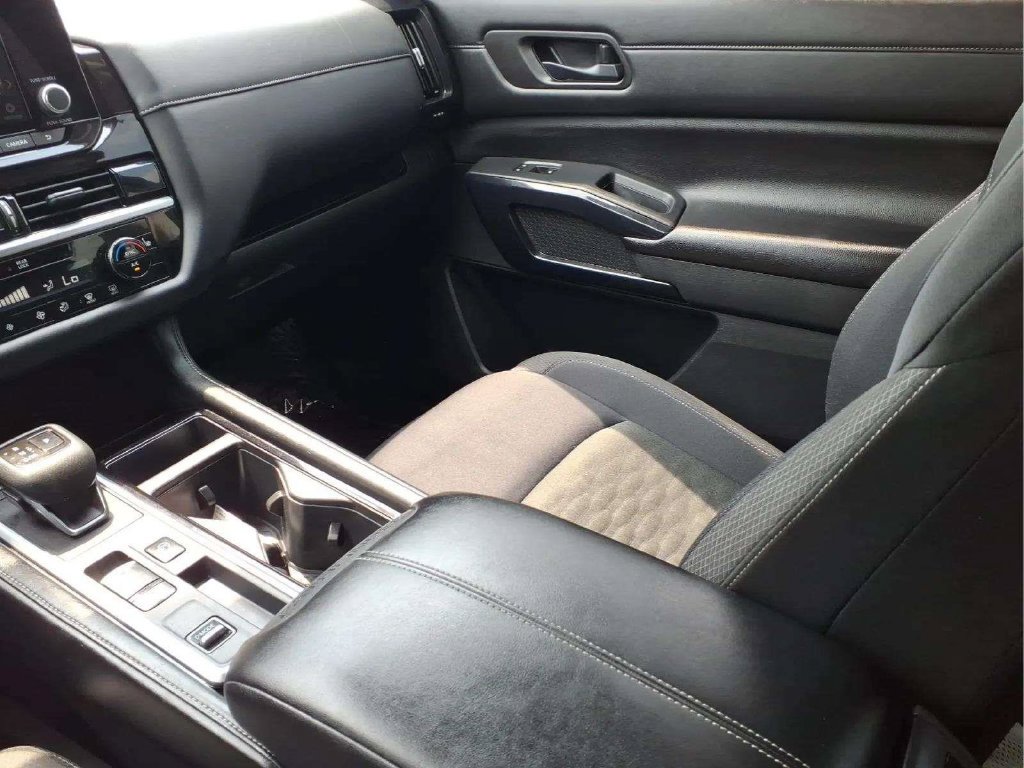 Used 2024 Nissan Pathfinder SV w/ Black Appearance Package FWD image 13