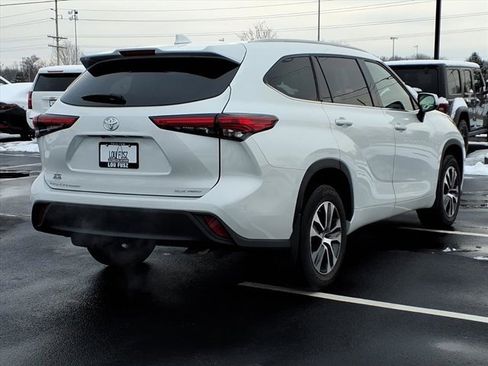 Used 2022 Toyota Highlander XLE image 30
