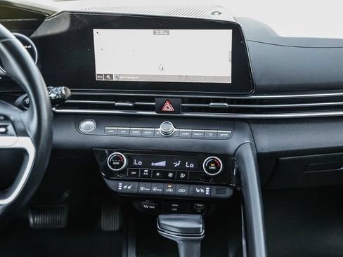 Used 2021 Hyundai Elantra Limited FWD image 13