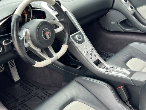 Used 2014 McLaren MP4-12C Spider RWD image 3