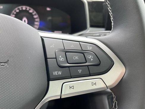 New 2026 Volkswagen Taos SE FWD image 19