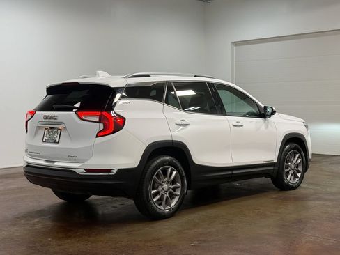 Used 2023 GMC Terrain SLT AWD/4WD image 4