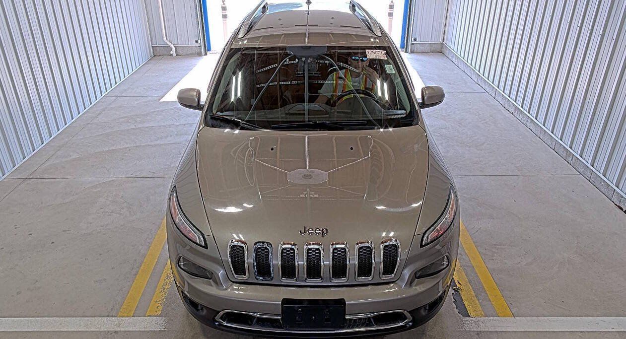 Used 2017 Jeep Cherokee Limited AWD/4WD image 6