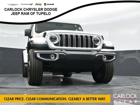 Used 2025 Jeep Wrangler Sahara image 40