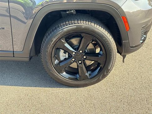 New 2025 Jeep Grand Cherokee L Limited w/ Black Appearance Package image 11
