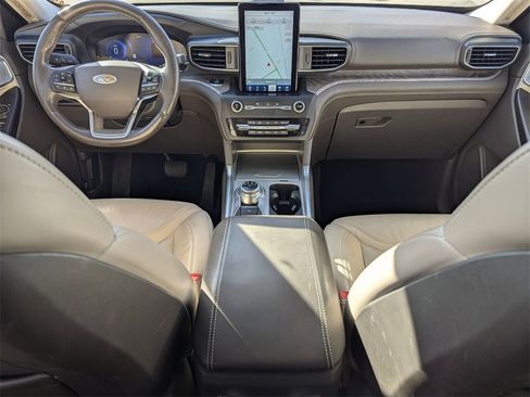 Used 2020 Ford Explorer Platinum w/ Premium Technology Package image 26