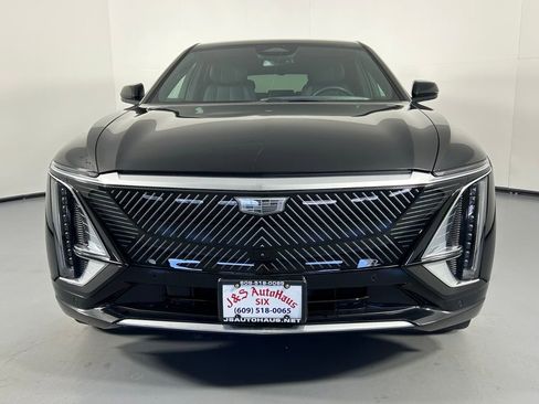 Used 2024 Cadillac Lyriq Luxury AWD/4WD image 2