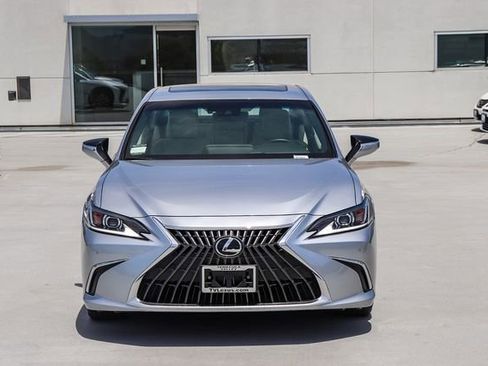 Used 2025 Lexus ES 300h w/ Premium Package FWD image 2