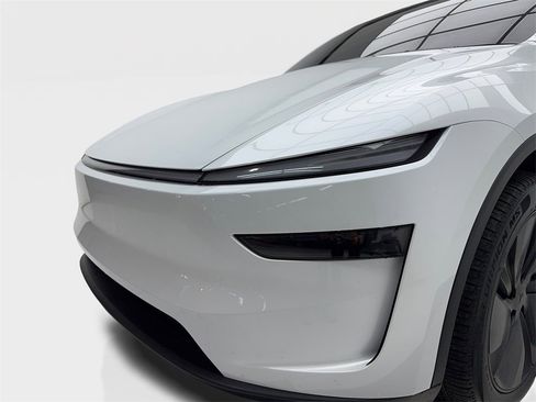 Used 2026 Tesla Model Y Long Range image 5