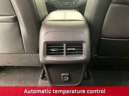 Used 2024 GMC Terrain SLT image 17