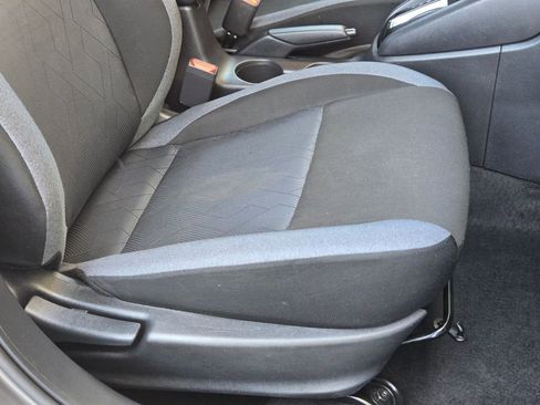 Used 2025 Nissan Versa SV image 27