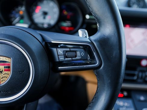 Certified 2022 Porsche Macan S image 16