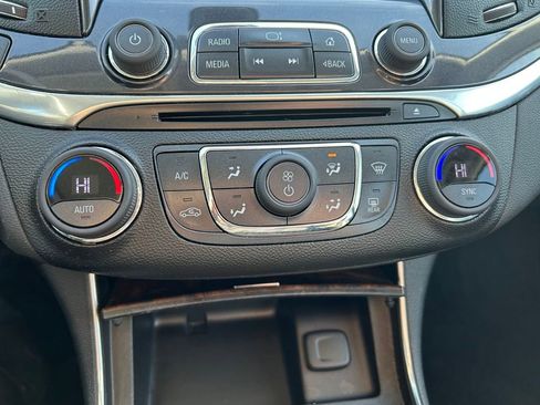 Used 2014 Chevrolet Impala LT w/ Convenience Package image 15