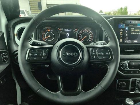 Used 2025 Jeep Wrangler Unlimited Sport AWD/4WD image 14
