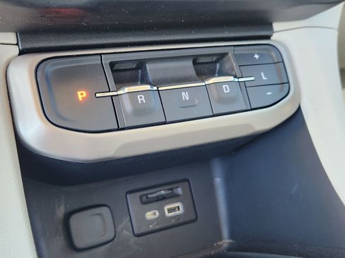 Used 2022 GMC Acadia Denali w/ Denali Technology Package image 23