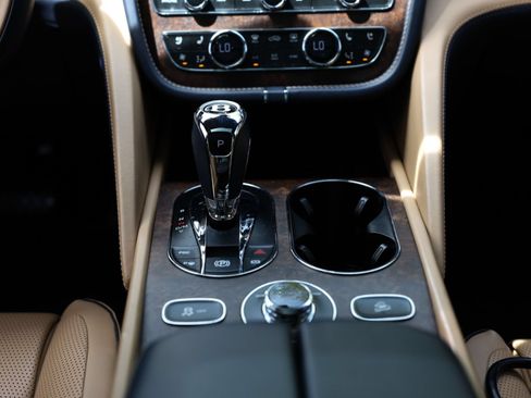 Used 2023 Bentley Bentayga Extended Wheelbase AWD/4WD image 16