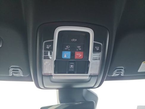 Used 2025 RAM 1500 Laramie AWD/4WD image 33