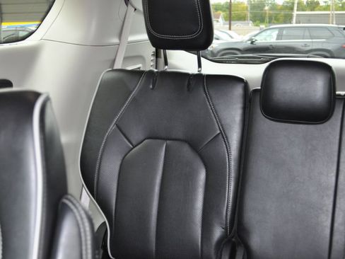 Used 2022 Chrysler Pacifica Limited image 20