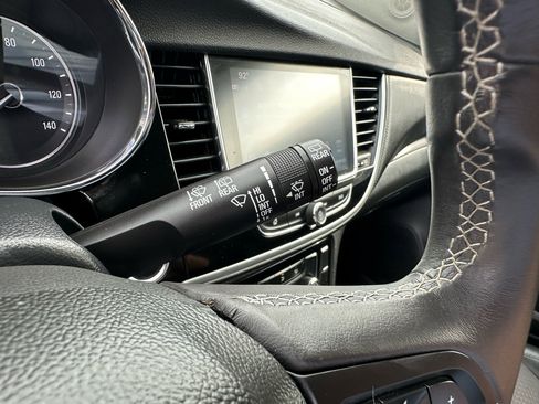 Used 2021 Buick Encore Preferred image 40