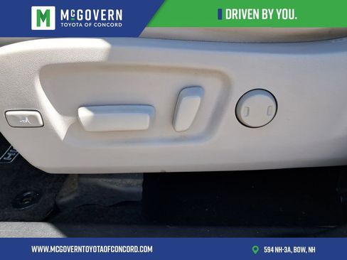 Used 2017 Toyota Highlander XLE w/ Carpet Mat Package AWD/4WD image 12
