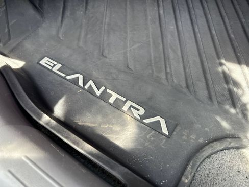 Used 2023 Hyundai Elantra SEL w/ Convenience Package FWD image 12