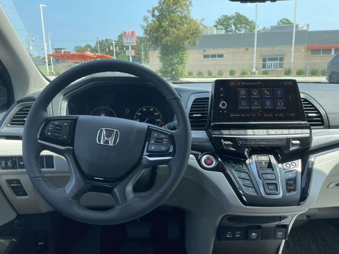 Used 2026 Honda Odyssey Elite image 13