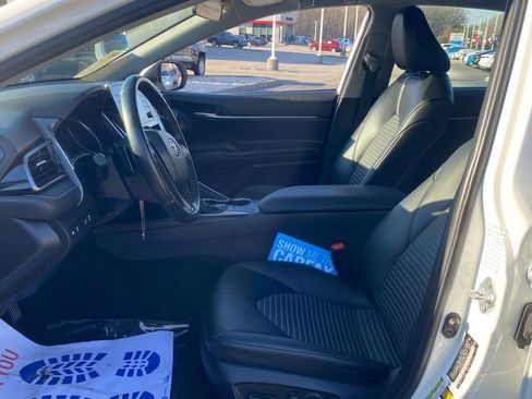 Used 2024 Toyota Camry SE image 6