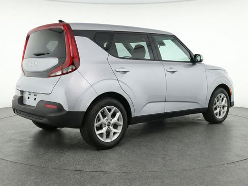 Used 2025 Kia Soul LX w/ LX Technology Package FWD image 9
