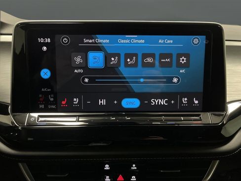 Used 2024 Volkswagen Atlas Cross Sport SE w/ Panoramic Sunroof Package image 19