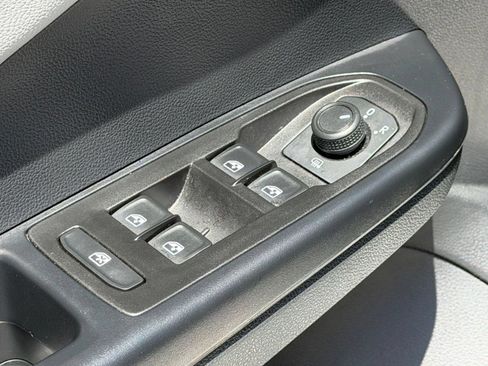 Certified 2023 Volkswagen Taos SE w/ Panoramic Sunroof Package FWD image 23