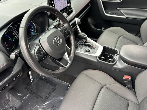 Used 2022 Toyota RAV4 SE w/ Weather & Moonroof Package AWD/4WD image 10