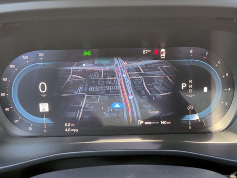 Used 2025 Volvo XC40 B5 Plus image 23