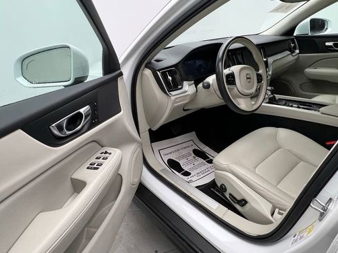 Used 2022 Volvo V60 T5 Cross Country image 21