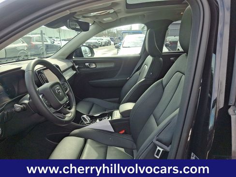 Certified 2025 Volvo XC40 B5 Ultra w/ Protection Package Premier image 14