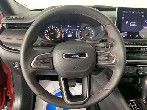 Used 2025 Jeep Compass Trailhawk AWD/4WD image 19