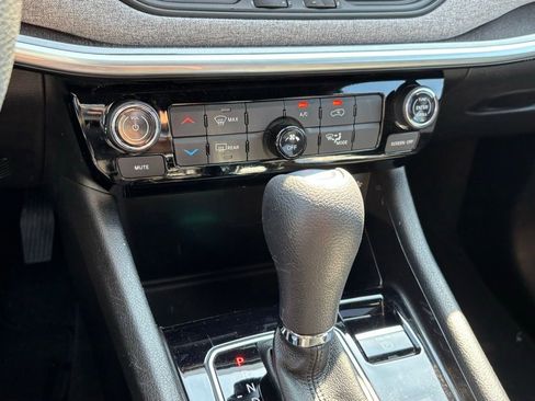 Used 2024 Jeep Compass Sport image 11