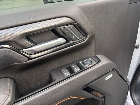 Used 2025 GMC Sierra 3500 AT4 w/ AT4 Premium Plus Package image 21